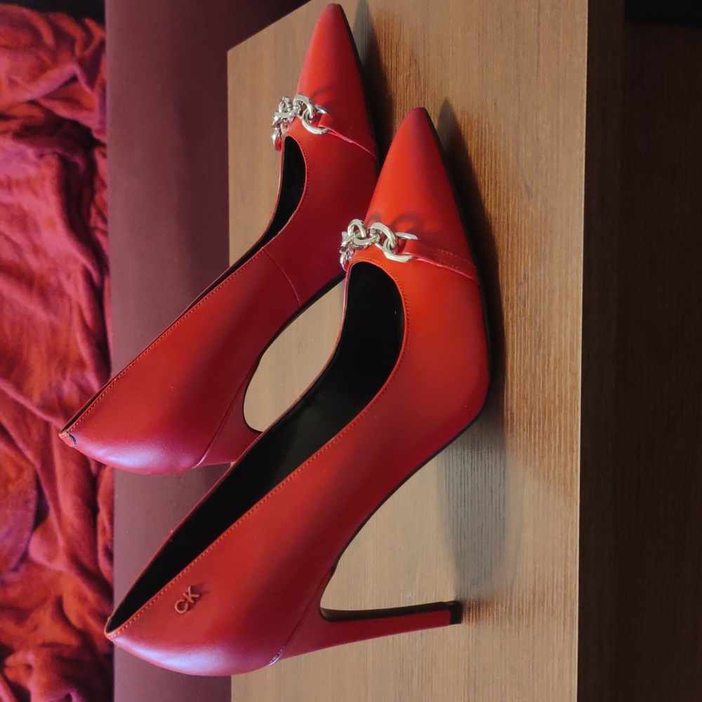 Calvin Klein Red Pointed Toe Chain Accent Pumps size 11 - Picture 5 of 7